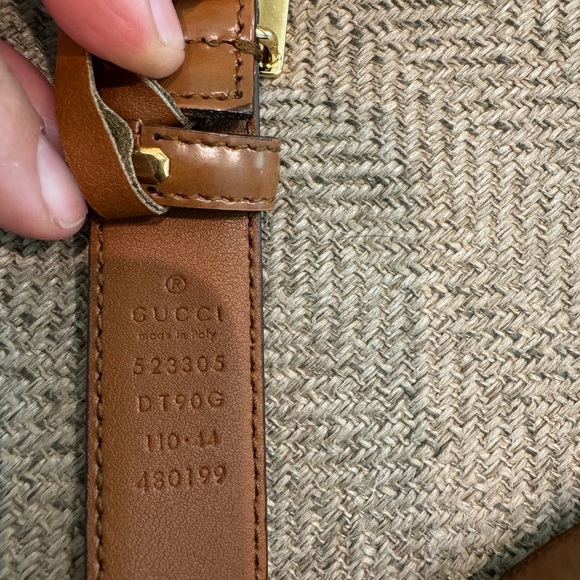 Gucci belt brown w/gold square G buckle. Men’s 110” 44 waist 1” thick - Picture 4 of 5